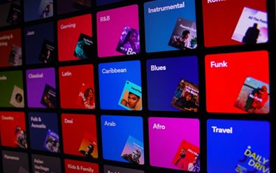 Spotify vyhlásilo válku AI odpadu, bojuje proti podvodníkům