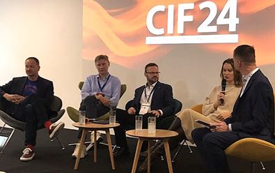 CIF: Česká média plnou tvorbu obsahu AI nesvěří