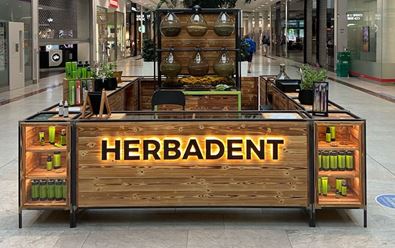 Herbadent otevřel v Praze svou první pop-up prodejnu