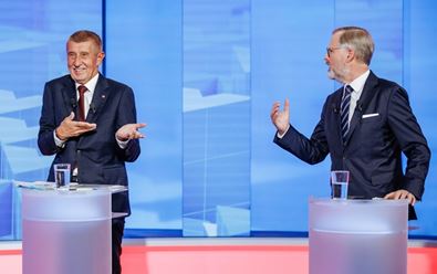 Také čtvrteční duel Fialy a Babiše se stal pořadem večera