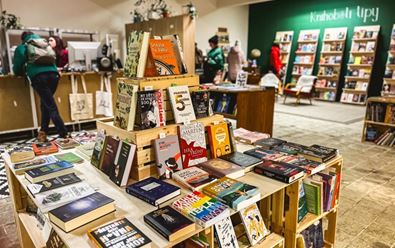 Knihobot před Vánoci otvírá v Praze první knihkupectví