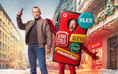 Vodafone do vánoční kampaně přidává maskota Flexe