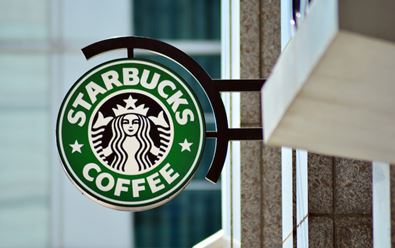 Starbucks otevírá u vybraných kaváren výdejová okénka