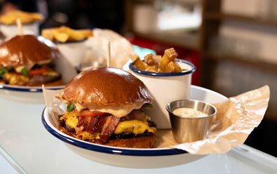 Mama’s Burger otevírá svou první pobočku v Praze