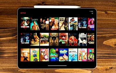 Netflix loni uvedl méně obsahu, klesla i sledovanost