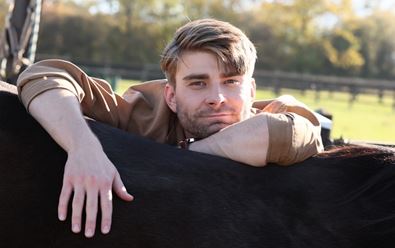Prima představila děj i titulní píseň seriálu O lidech a koních