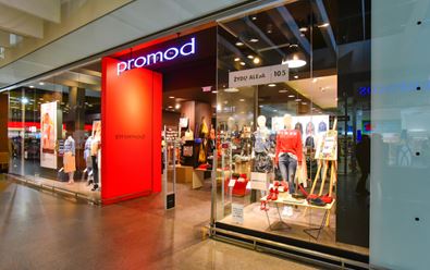 Z Česka se stáhly loni značky Promod, Next či kavárenské řetězce