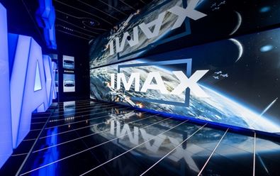 Volvo je po celý rok sponzorem Cinema City IMAX v OC Flora