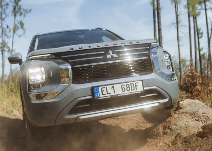 Mitsubishi volí na správu sociálních sítí Fairy Tailors