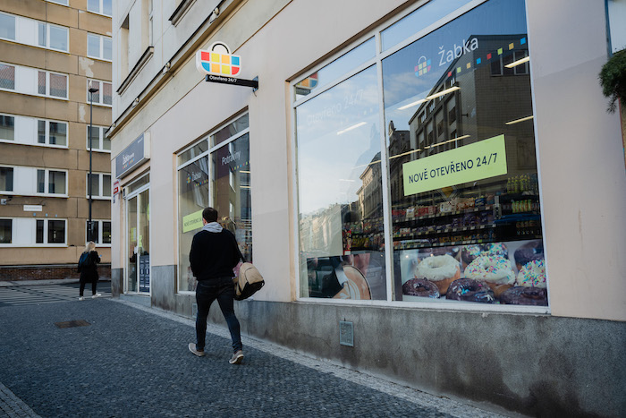 Žabka spouští v centru Prahy samoobslužné prodejny
