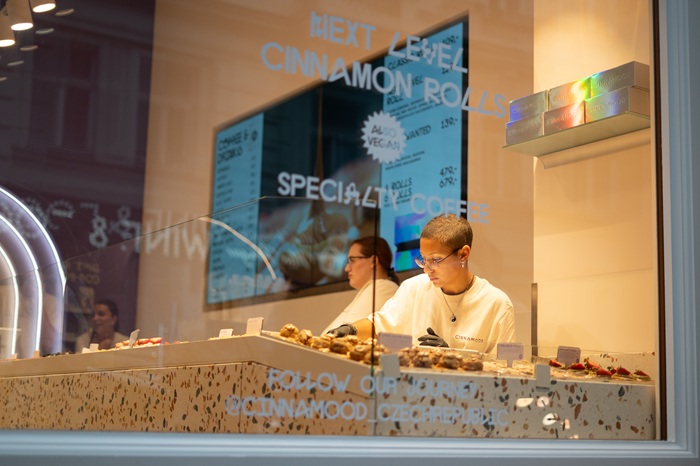 Značka Cinnamood otevírá v Praze své první prodejny