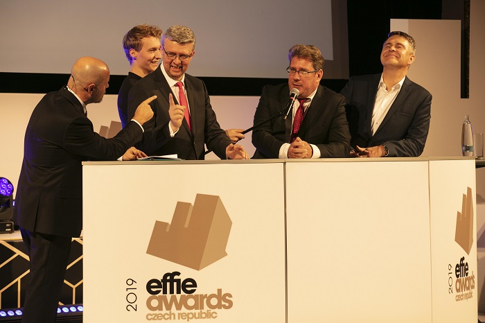 Zleva: Marek Hlavica, moderátor večera, Karel Havlíček, ministr průmyslu a obchodu, Tomáš Vrbík, tajemník HKČR, Marek Singer, generální ředitel FTV Prima