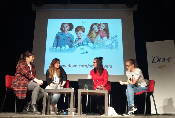 Talkshow "Jak být normální holka" se zúčastnila i Ewa Farna, zdroj: Unilever.
