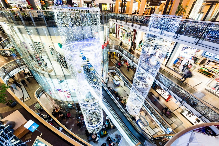 Obchodní centra měla o prázdninách vyšší tržby než loni