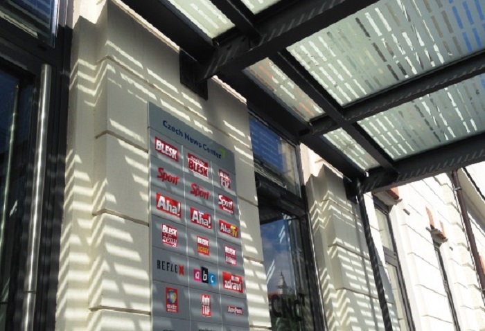 CNC loni mírně zvýšila obrat, zůstala ale ve ztrátě