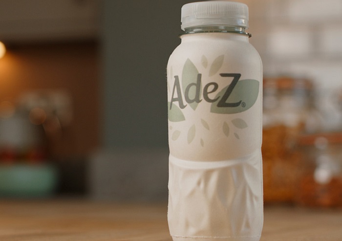 Papírová lahev značky AdeZ, zdroj: Coca-Cola