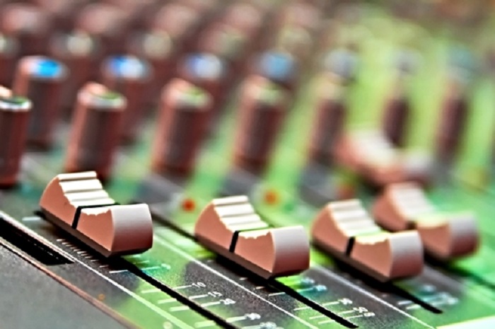 ČTÚ vypátral pražského piráta v FM pásmu