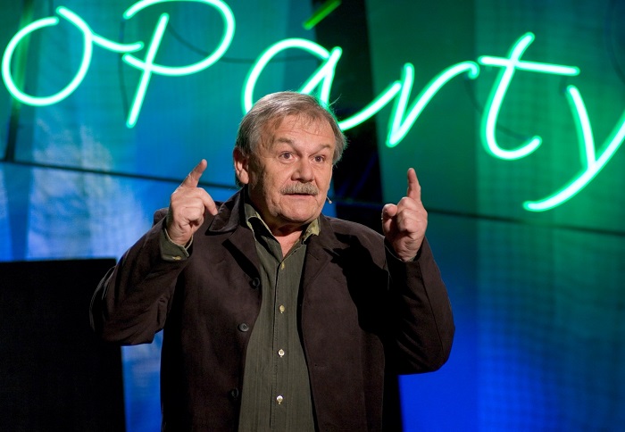 Pořady pátečního večera jsou Všechnopárty a Farma Vojty Kotka