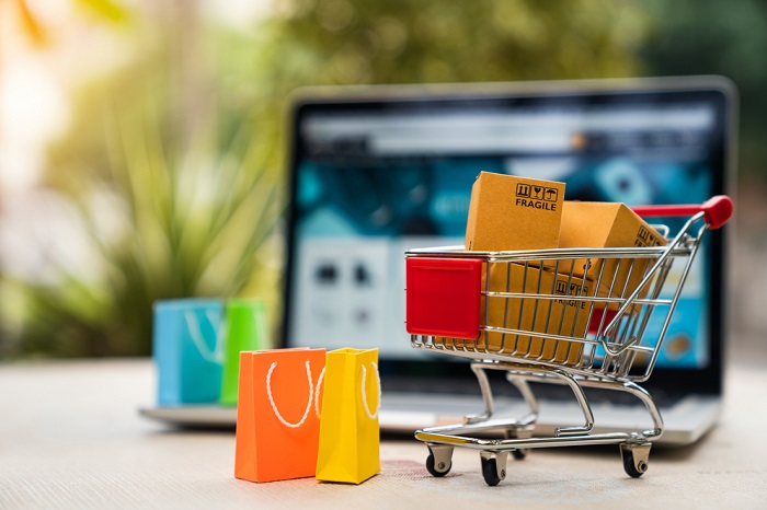 Na světě funguje asi 150 hlavních online tržišť, v ČR vede Alza, Mall a Heureka, zdroj: Shutterstock