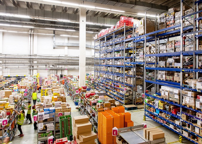 Coca-Cola i Rohlik investují do automatizace distribučních center