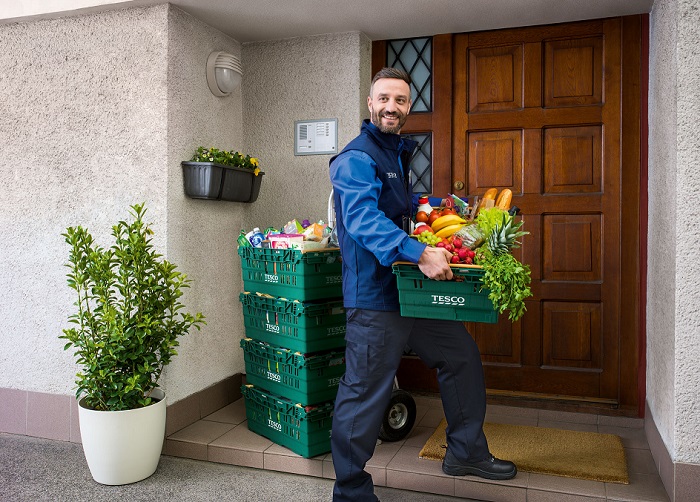 Tesco srovnává v kampani ceny online nákupů s Rohlíkem