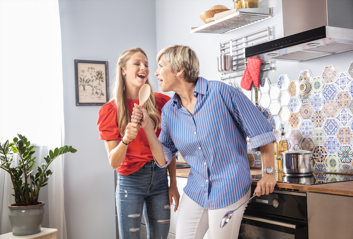 Mora staví svou kampaň na „chytlavé písni”