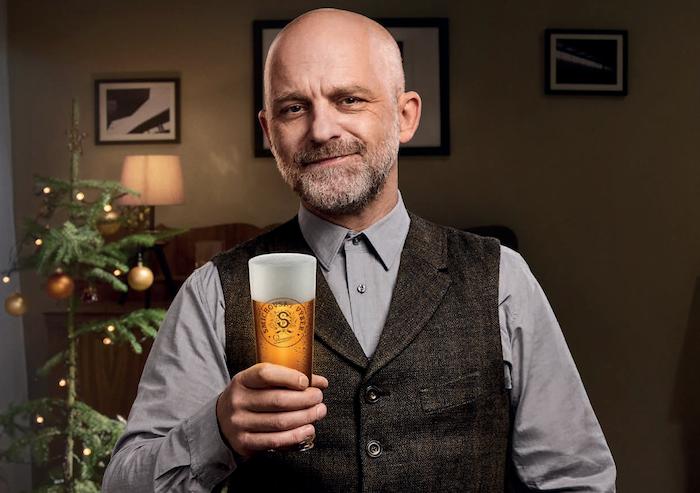 Staropramen ukazuje ve vánoční kampani hořkou realitu