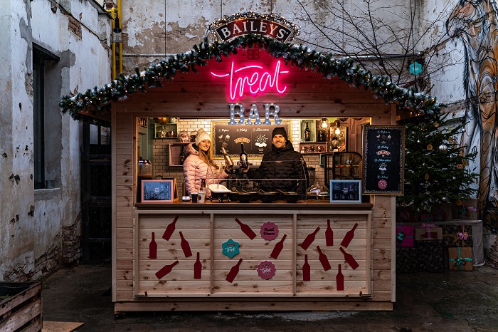 Baileys otevírá svůj první pop-up bar, je v Praze-Holešovicích