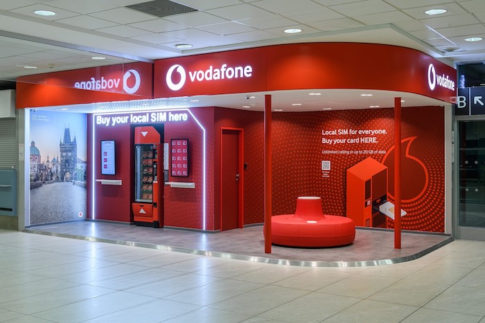 Na pražském letišti otevřel Vodafone samoobslužnou prodejnu, zdroj: Vodafone.