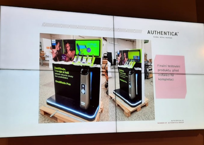Vystavené strojky Philips dokonce nalákaly zákazníky, aby se přímo v prodejně oholili, zdroj: prezentace Authentica
