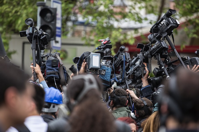 NFNZ a FSS vydávají studii o mediálním pokrytí střelby na FF UK