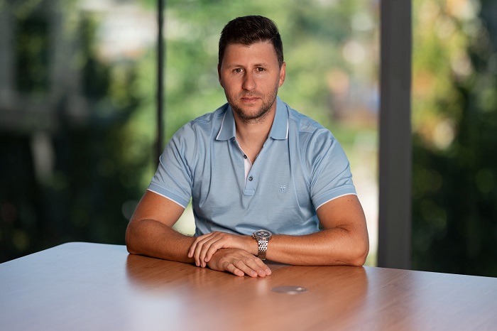 Etnetera staví novou divizi pro AI, vede ji Peterka