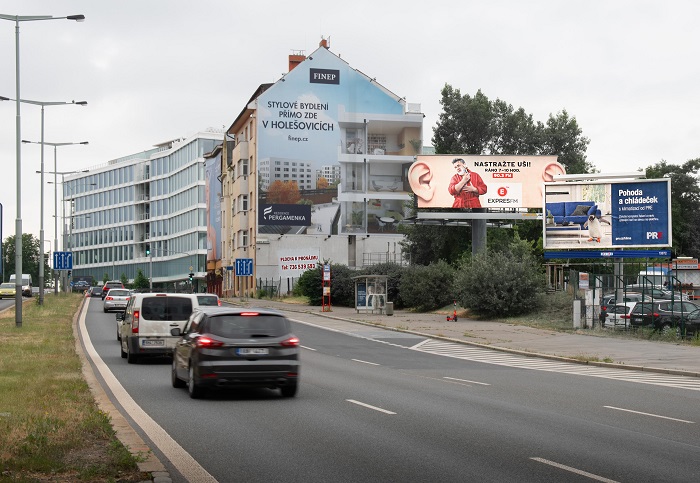 ÚHOS zahájil řízení kvůli pražské vyhlášce na reklamní plachty