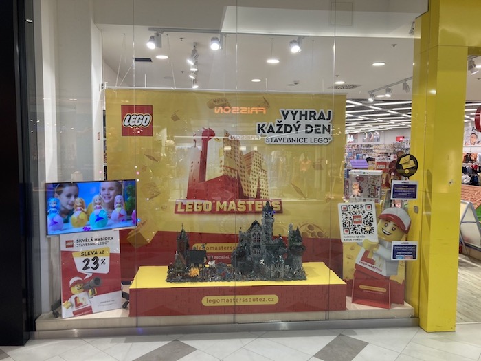 Ukázka výlohy hračkářství Bambule v obchodním centru Letňany, zdroj: Lego