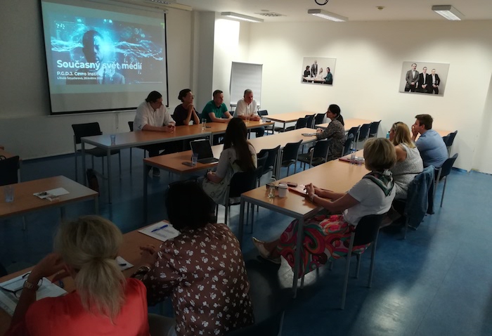 Na CEVRO Institutu zahájilo postgraduální studium žurnalistiky