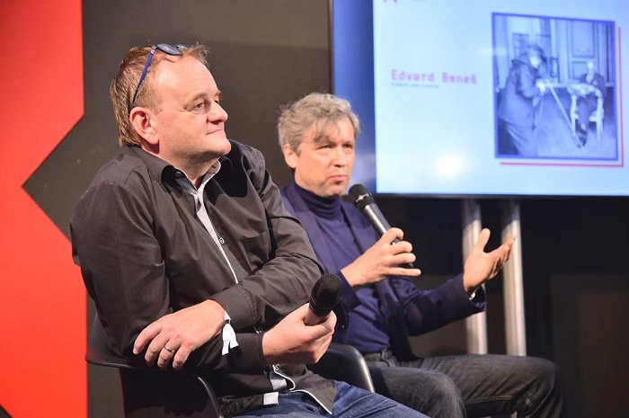 Pečinka končí jako zástupce šéfredaktora, v Reflexu ale zůstává