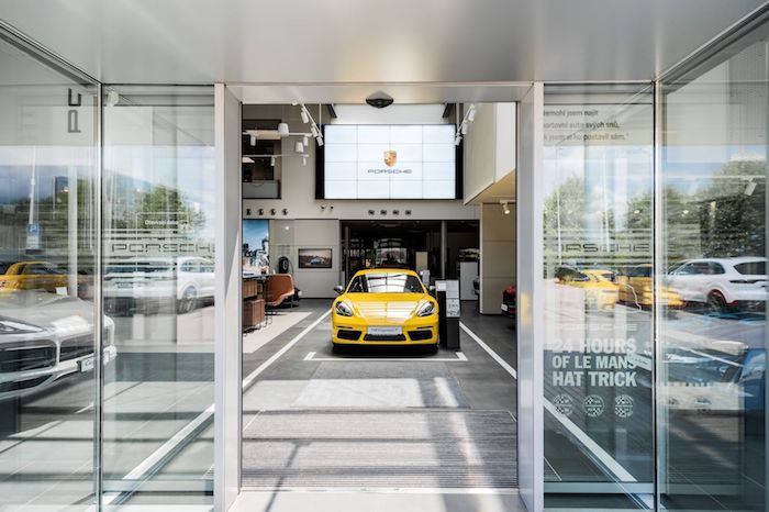Porsche redesignovalo pražský showroom, plánuje expanzi