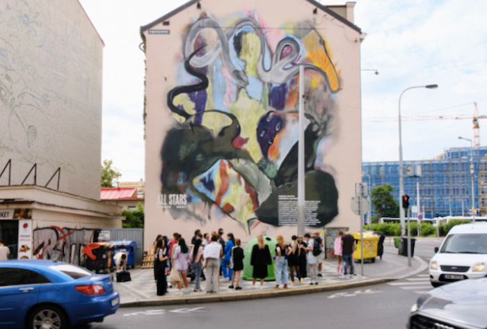 Converse dala vzniknout v Praze murální malbě