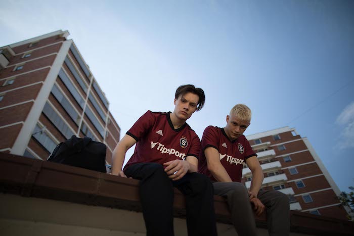 Adidas představuje kampaní nový sparťanský dres