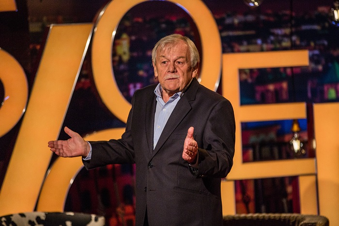 Páteční večer pro Všechnopárty, u mladších filmová komedie