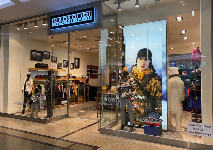 SuperDry a NaPapijri mají na českém trhu problémy