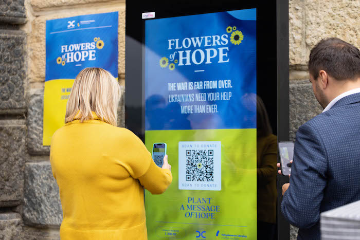 Pražané mohou přispět na Ukrajinu přes virtuální slunečnice