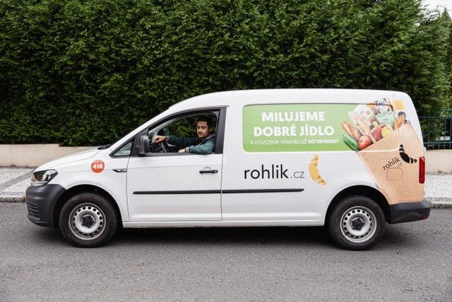 Rohlík.cz zastropuje do Velikonoc ceny některých potravin