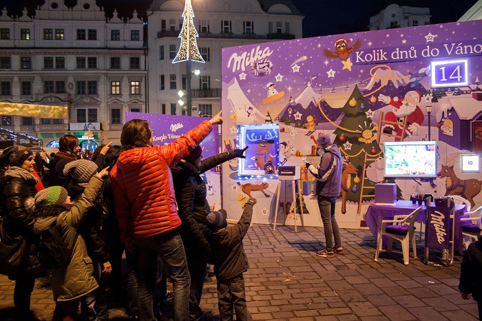 Své velké adventní kalendáře postavila Milka letos v Praze a Bratislavě, k vidění budou do 22. prosince, foto: Milka.