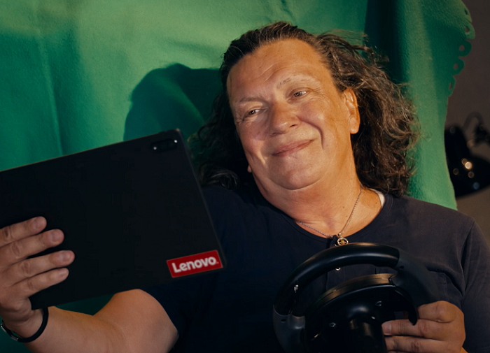 Tváří kampaně Lenovo tabletů je Richard Genzer