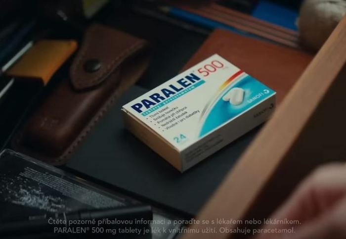 Paralen v kampani vyzdvihuje mateřskou péči