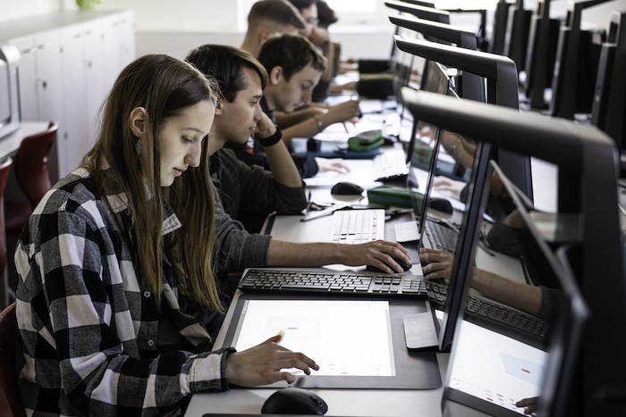 Značky elektrospotřebičů kampaní lákají na technické obory