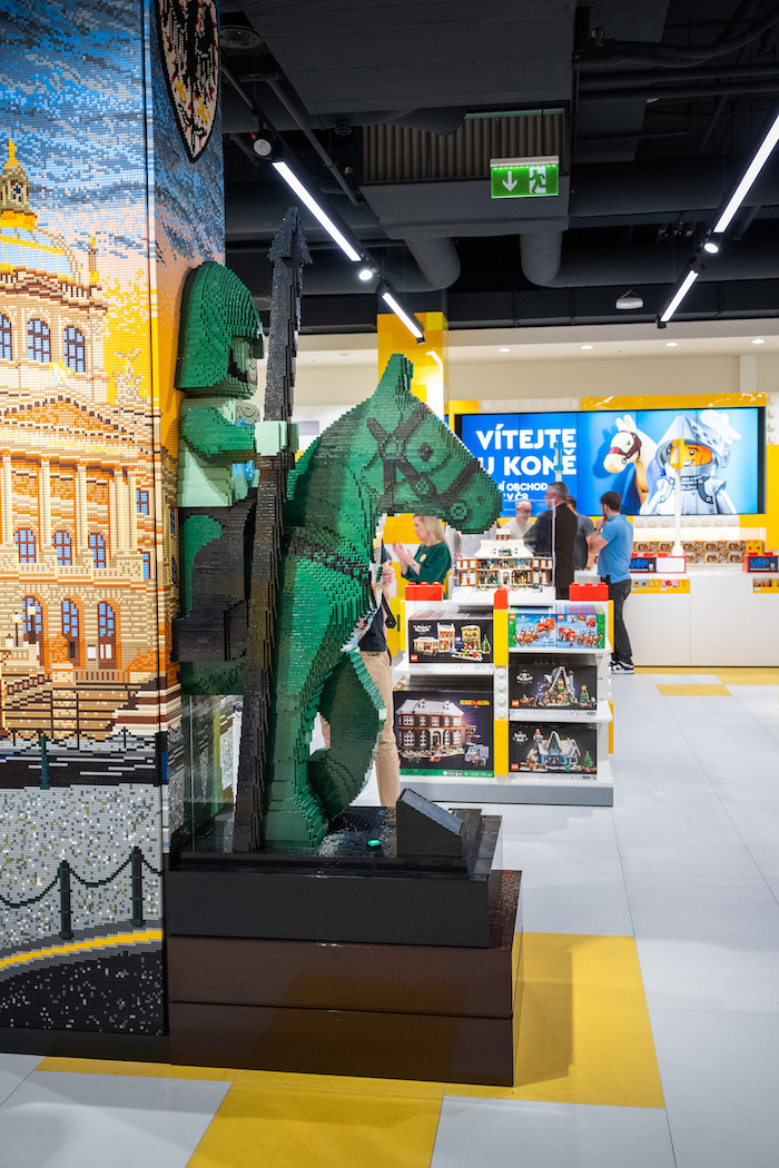 V obchodě zákazníky přivítá unikátní 3D model Lego inspirovaný českou historií, zdroj: Lego.