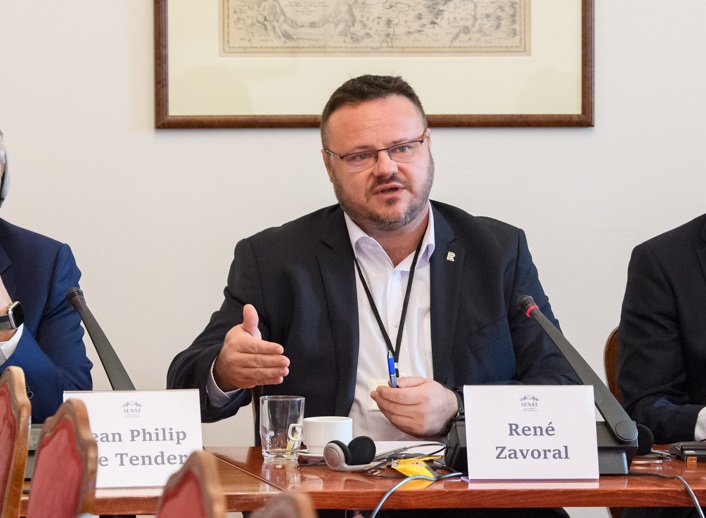 René Zavoral: Soukromá rádia používají praktiky z 90. let