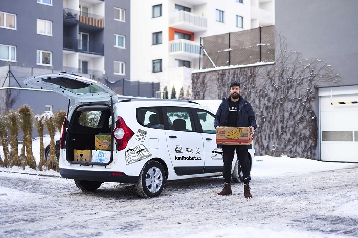 Knihobot spouští v Praze během Vánoc službu Knihotaxi